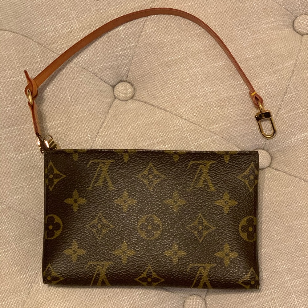 LOUIS VUITTON pouchette